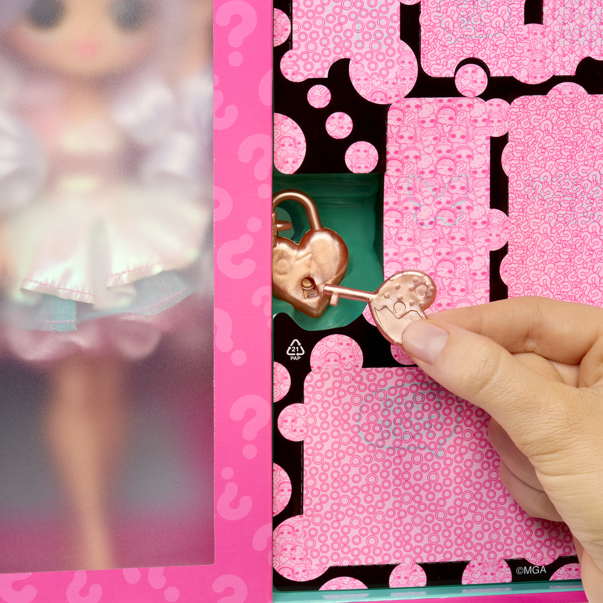 L.O.L. Surprise! - OMG Eye Spy Series - Fairy - 1 Poupée, Vetements, Accessoires, Indices a Résoudre, Surprises a Découvrir