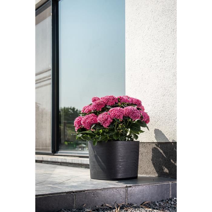 Pot avec réserve d'eau - GARDEN ID Respect - Noir-Anth 40 x 40 cm - 100% déchets ménagers - 100% recyclable - Surface structurée.
