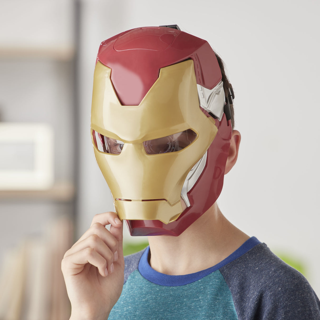 Masque électronique d'Iron Man a visiere mobile, avec effets lumineux, Pour enfnant pour se déguiser comme son héros préféré, Des 5