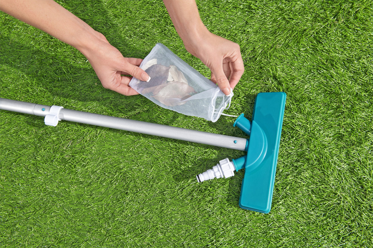 Kit de nettoyage piscine jusqu'a 3,96m - Bestway - Aquaclear - épuisette, flotteur, aspirateur, bande de test, patch de réparation