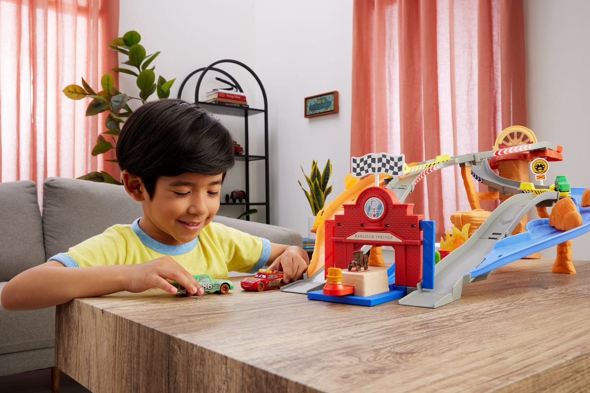 Cars - Piste de Course Rescue Road - Coffret de quatre véhicules - Disney Pixar Cars - JFL57
