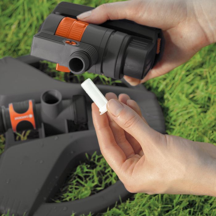GARDENA Arroseur oscillant AquaZoom Compact Surface 216m² Portée 18m max Résistant UV et gel Garantie 5 ans (18708-20)