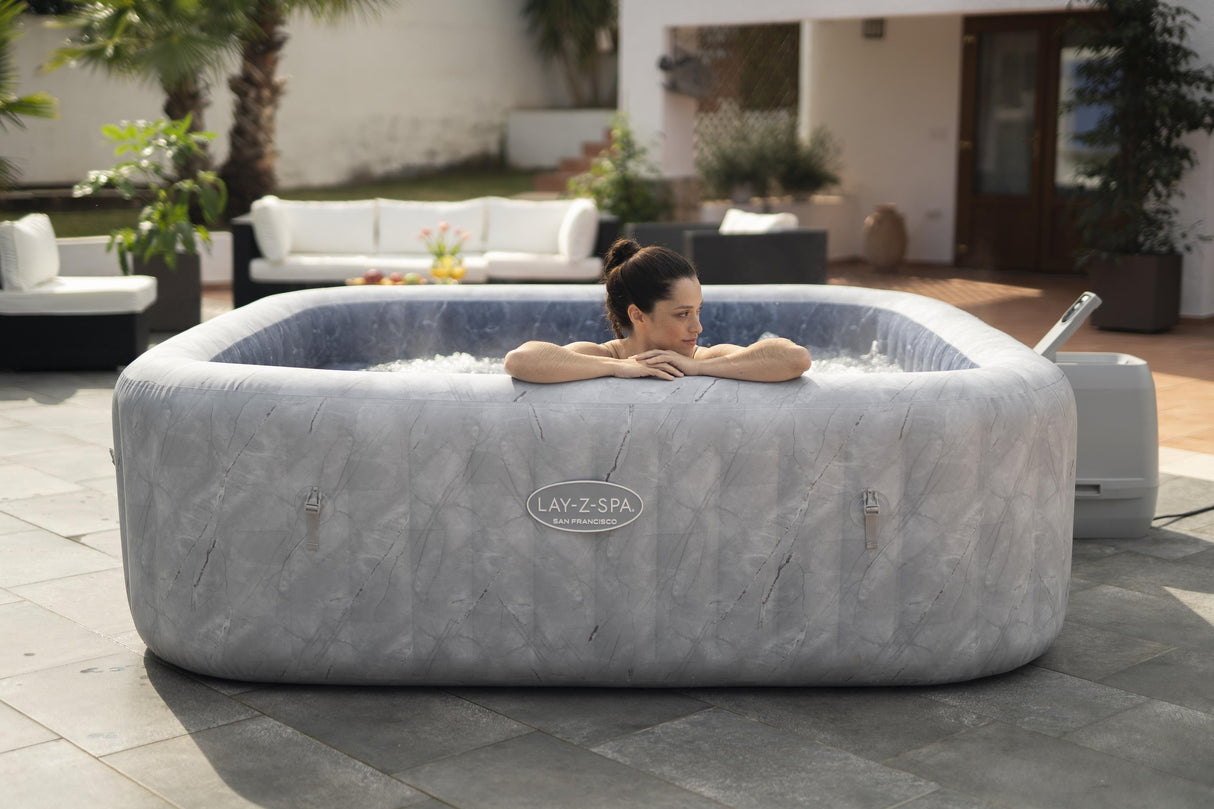 Spa gonflable BESTWAY - Lay-Z-Spa San Fransisco - Hydrojets - 230 x 230 x 71 cm - 5 a 7 places - Carré (couverture, 5 appuie-tete)