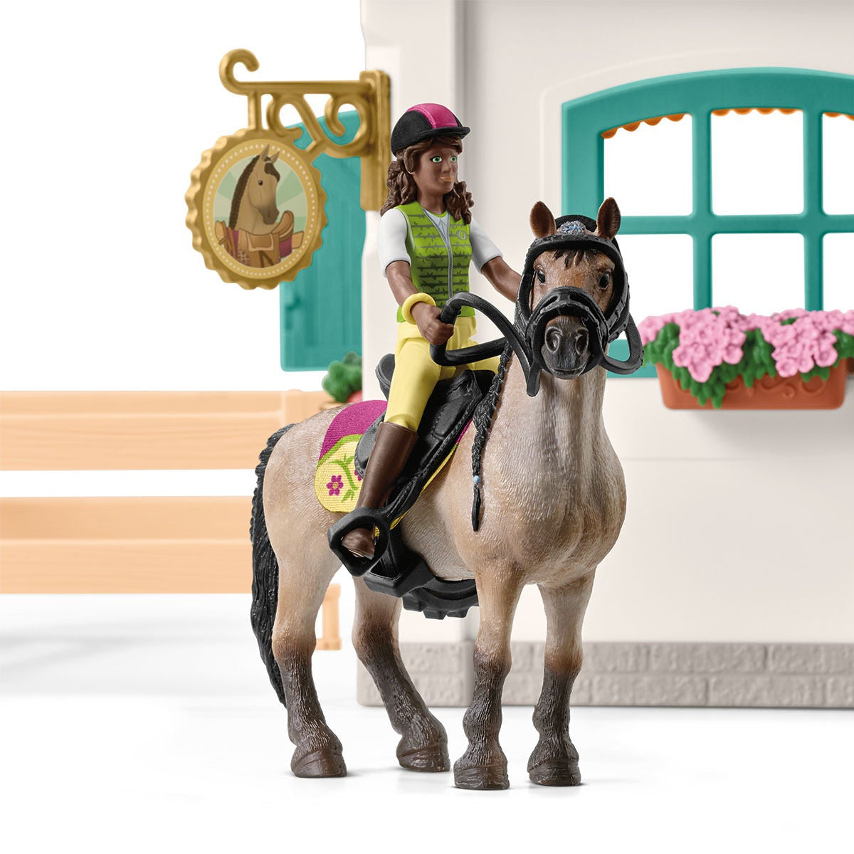 Sellerie du centre équestre, coffret avec 85 éléments inclus dont 1 cheval et 1 personnage, figurines pour enfants des 5 ans -