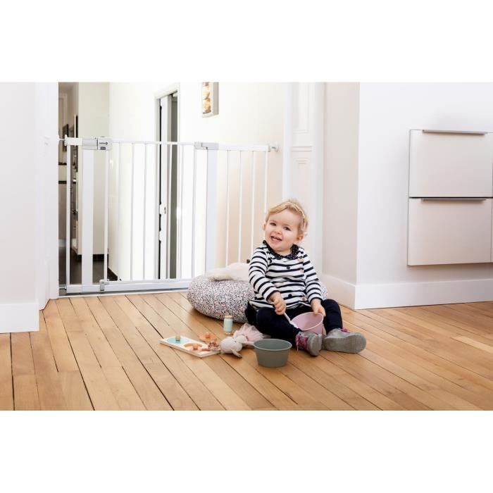 SAFETY 1ST Barriere de sécurité enfant Easy Close - Métal - 73 a 80 cm - pression, sans vis ni perçage - Blanc