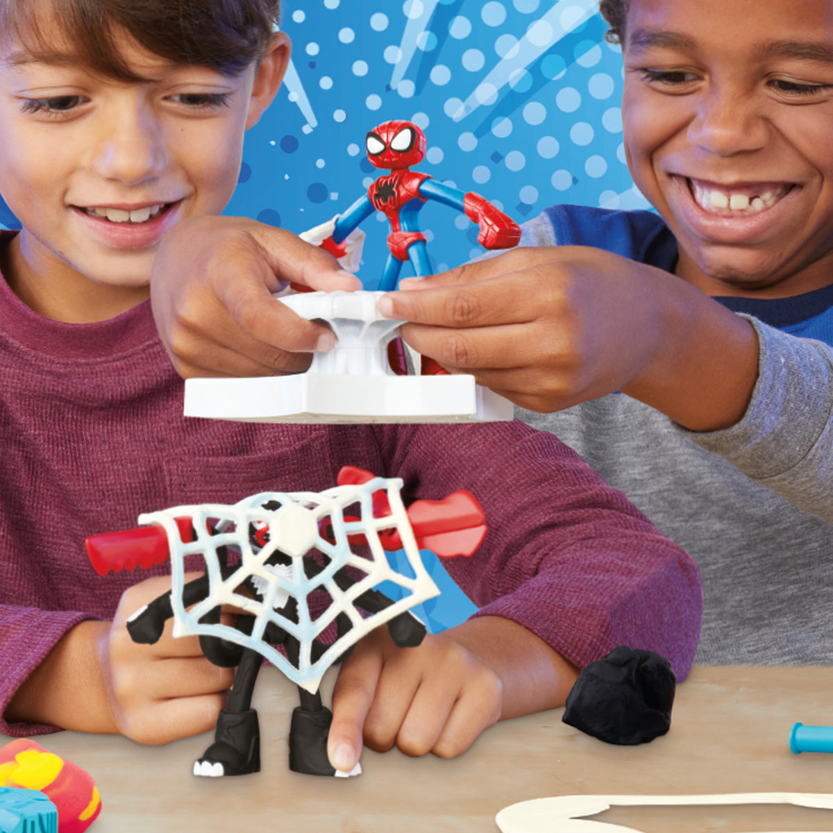Play-Doh SpiderMan Attaque tranchante, coffret avec 2 figurines flexibles, 7 accessoires et pâte a modeler, des 4 ans, Marvel