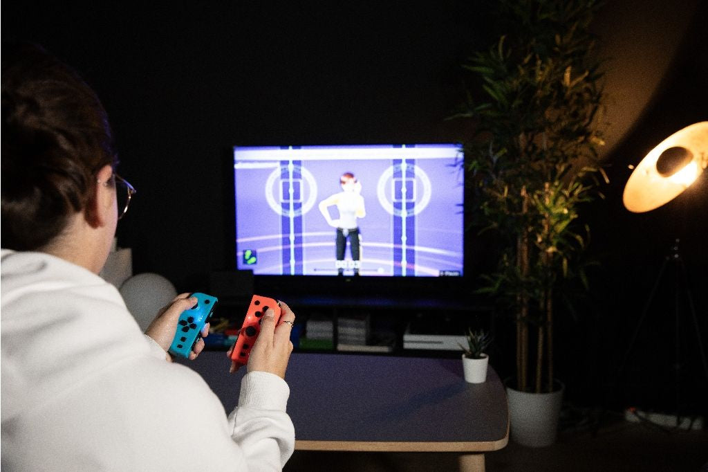 Manettes Joypads - Nintendo Switch et Switch OLED - KONIX - Autonomie 8 h - Fonction vibration - Bleu et rouge