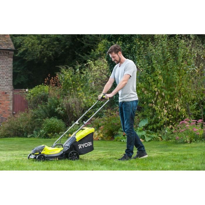 Tondeuse sans fil + coupe-bordure RYOBI One+ RLM18X33B40, 18V, l.33cm, 1 batterie 4 Ah et chargeur inclus