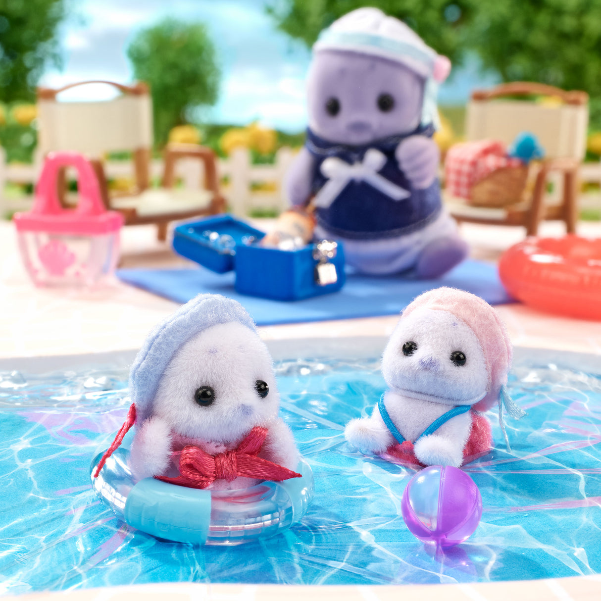 Famille Articulée - SYLVANIAN FAMILIES - Famille Phoque - 4 Personnages et Accessoires de Plage