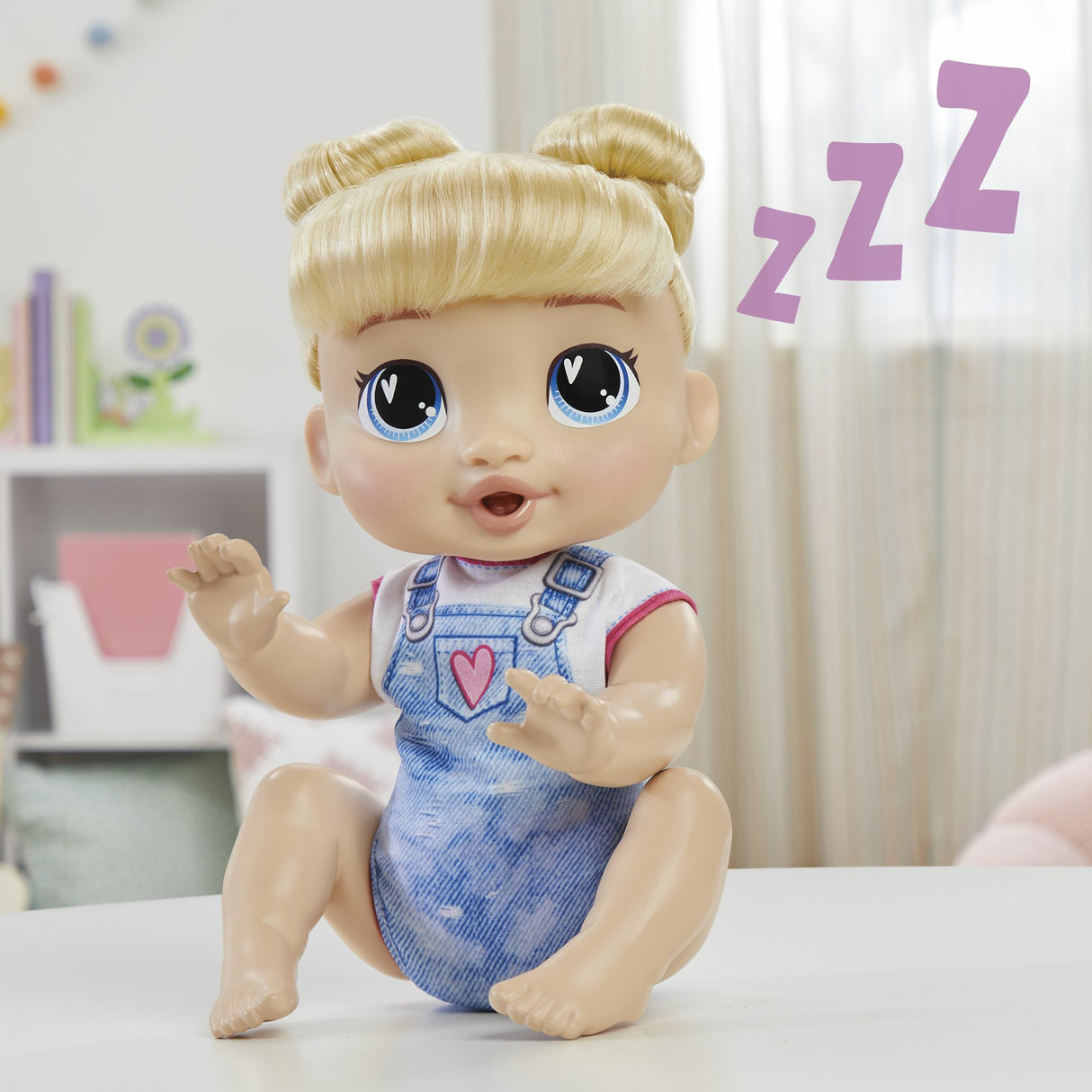 Baby Alive, Harper Hugs Marche a 4 pattes, poupée électronique de 27 cm marchant a 4 pattes, cheveux blonds, a partir de 3 ans