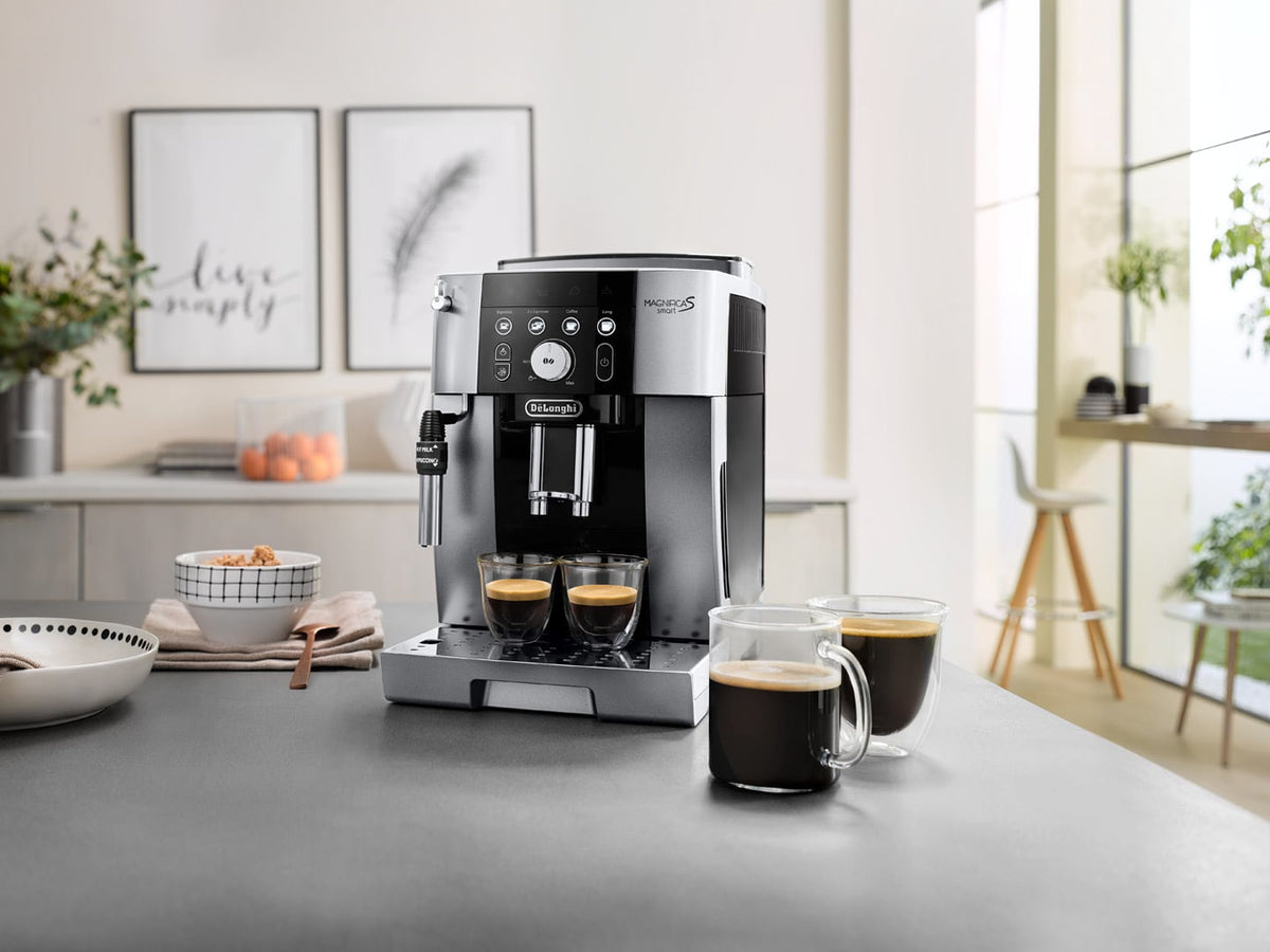 Machine expresso broyeur - De'Longhi - Magnifica S smart - ECAM250.23.SB - 4 recettes - Noir argenté