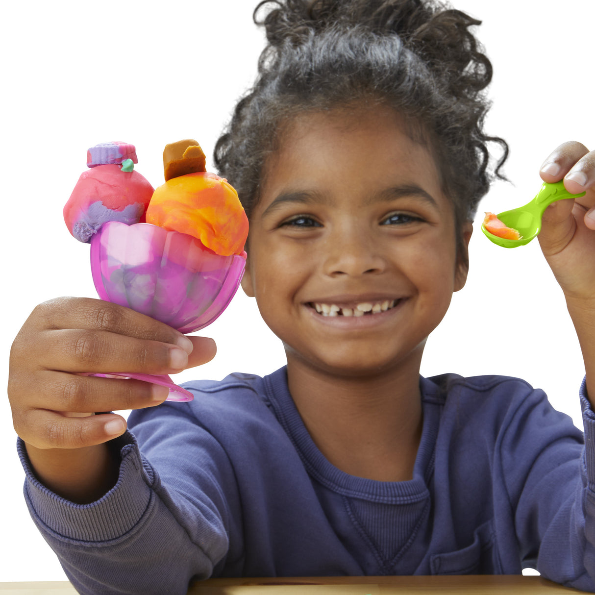 PlayDoh Mes Glaces Arc-en-Ciel, Pâte a modeler, Machine a Creme Glacée factice, 5 pots de 56 g et accessoires, des 3 ans