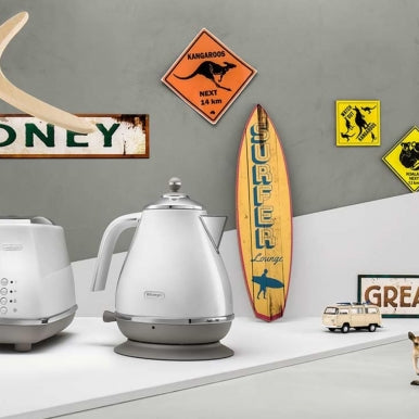 Bouilloire DELONGHI ICONA CAPITALS - 1,7L - Acier inoxydable - Base amovible et pivotante 360° - Filtre anticalcaire - Blanc