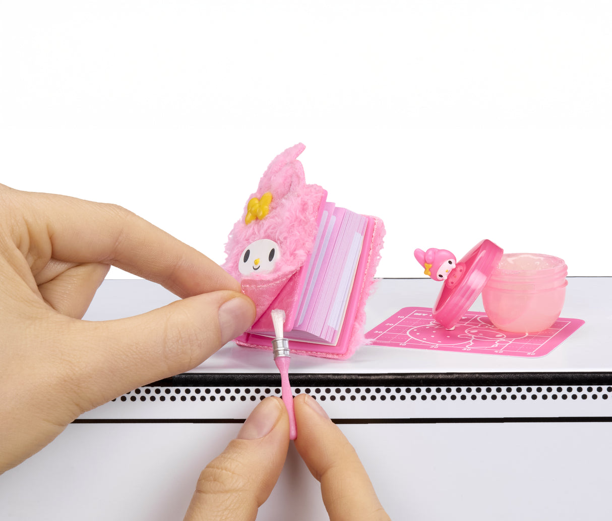 MGA's Miniverse - Make It Mini SANRIO - Série 3 - Des 8 ans