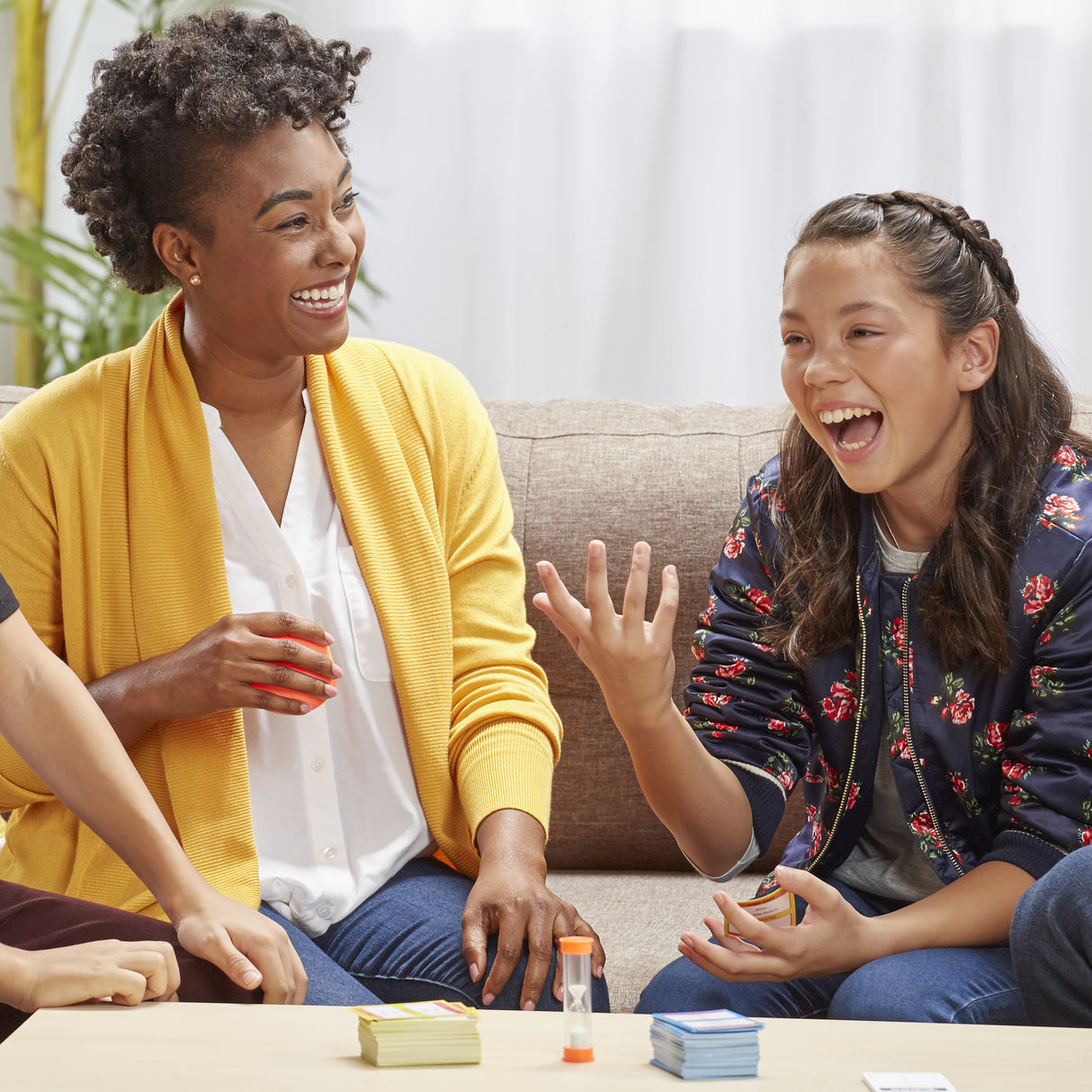 TABOO Enfants contre Parents, Jeu de societe de reflexion, Jeu de plateau pour la famille Version francaise