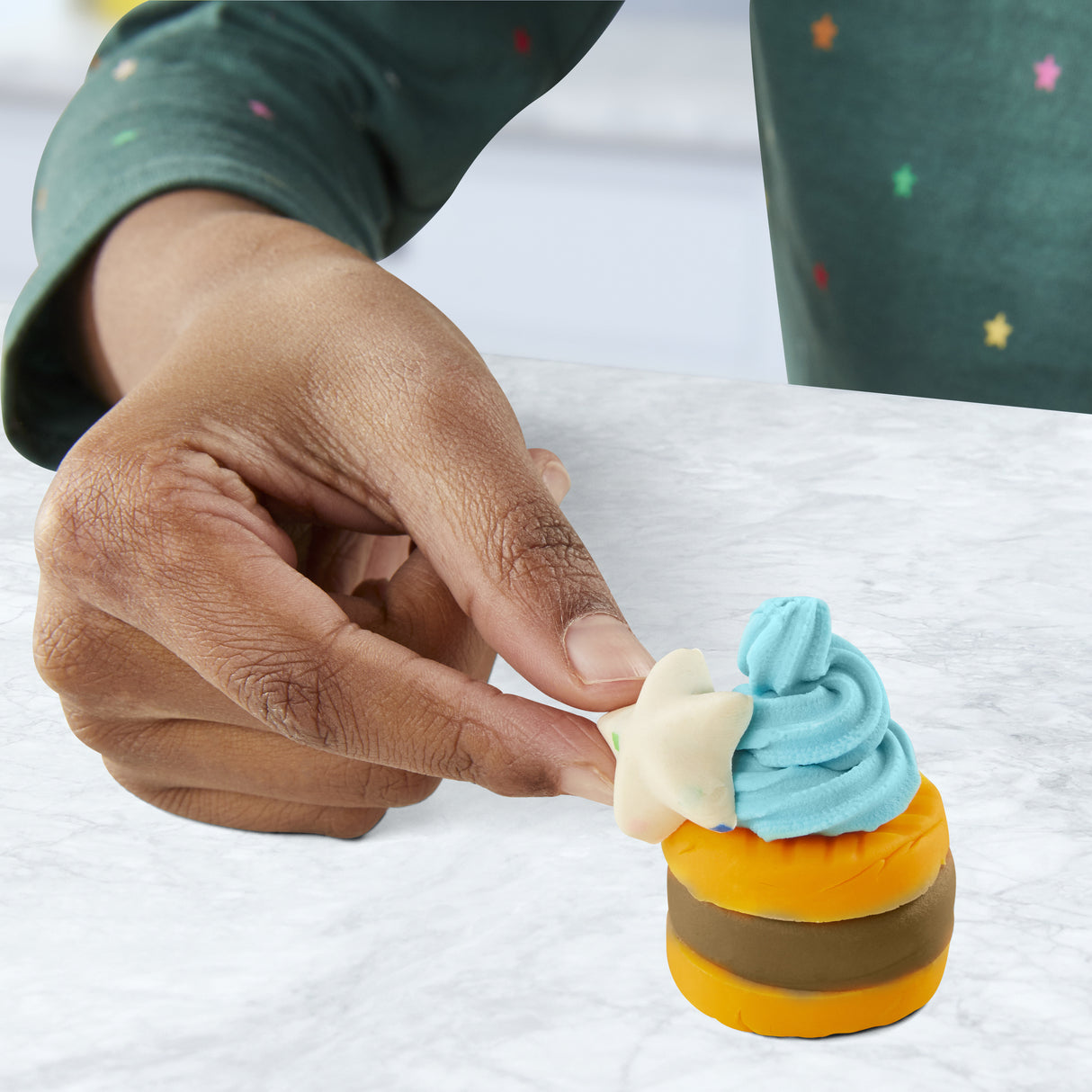 Play-Doh Robot pâtissier, jouet de pâte a modeler avec accessoires de cuisine factices, Kitchen Creations, Des 3 ans