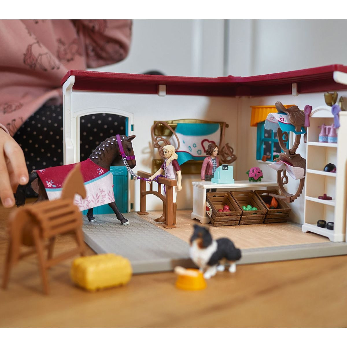 Boutique d'équitation pour chevaux schleich, Coffret schleich avec 67 éléments inclus dont 1 cheval schleich, coffret figurines