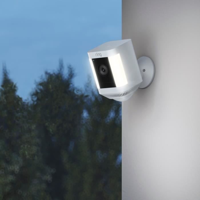 Caméra de surveillance - RING - Spotlight Cam Plus Batterie - HD 1080p - Vision nocturne couleur