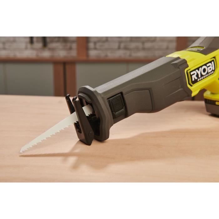 Scie sabre - RYOBI - Brushless - 18V - 0-3200 cp/min - Course de lame 32 mm - Capacité bois 210 mm - Systeme anti-vibration