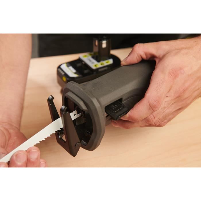 Scie sabre - RYOBI - Brushless - 18V - 0-3200 cp/min - Course de lame 32 mm - Capacité bois 210 mm - Systeme anti-vibration
