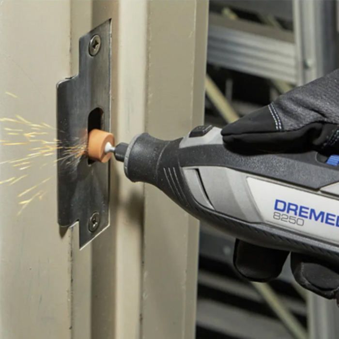 Dremel 8250 Outil Rotatif Multifonction Sans-fil 12V, 5 accessoires, 1 batterie 2Ah, de 5.000 a 30.000 tr/min