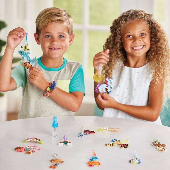 Aquabeads Mes porte-clés et suspensions, Coffret création, perles qui collent avec de l'eau, 35025, des 4 ans