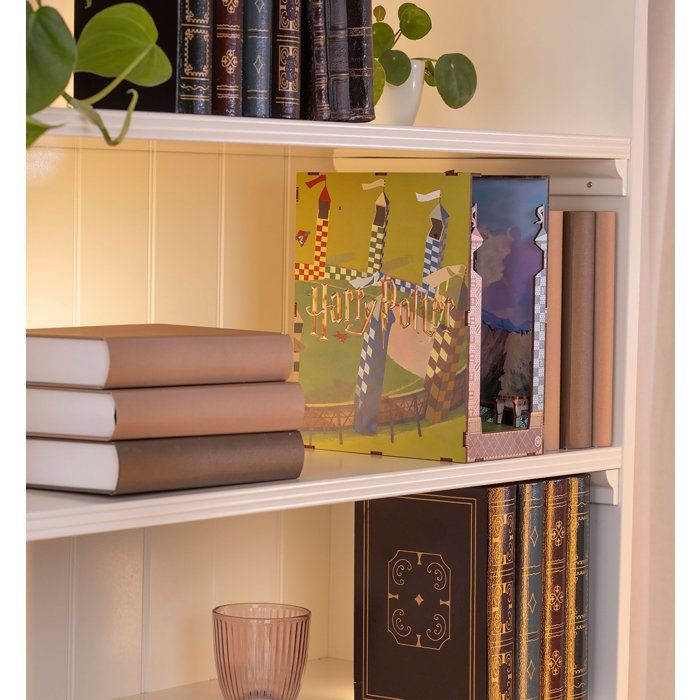 Book Nook - Kit DIY a construire Maquette 3D Serre Livre - REVELL - Tiny Adventures - Harry Potter - Terrain de Quidditch - LED