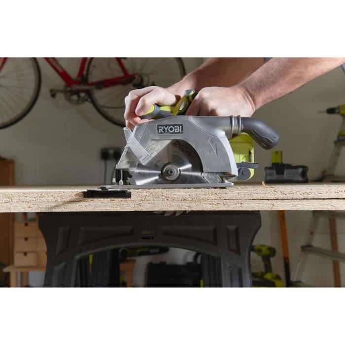 RYOBI - Scie circulaire 18V ONE+ - diam. 165 mm x 16 mm - 4 700 tr/min - Livrée avec 1 lame 24 dents - R18CS-0