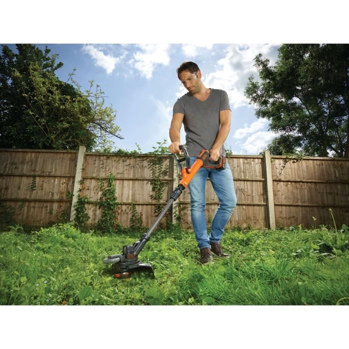 Coupe-bordure électrique BLACK+DECKER - STC1840EPC-QW - 18V - 30 cm - Avec batterie 18V - tete pivotante - tube télescopique