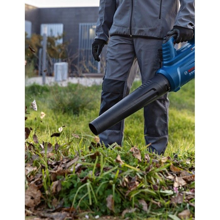 Bosch Professional 18V Souffleur GBL 18V-750 (780 m³/h, vitesse d'air jusqu'a 198 km/h, variateur de vitesse) sans batterie