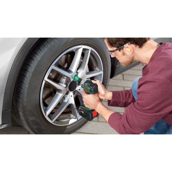 Boulonneuse sans fil BOSCH - UniversalImpactDrive 18V-350 - 18V - 350 Nm - Sans batterie ni chargeur - Avec jeu de douilles x4