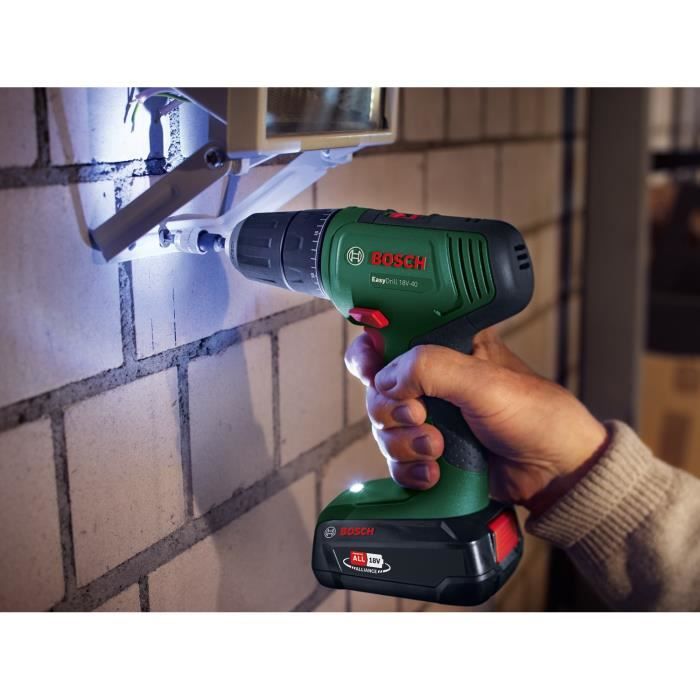 Perceuse-visseuse sans-fil Bosch - UniversalDrill 18 (Livrée avec 2 batteries 18V-1,5Ah + chargeur + coffret de transport)