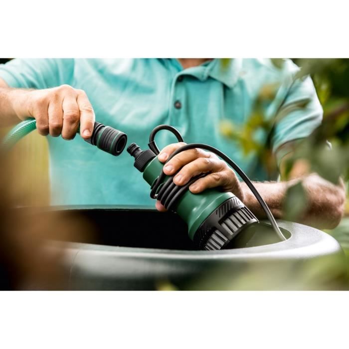 Pompe submersible Bosch - GardenPump 18V-2000 (avec fixation murale et de réservoir et tuyau d'arrosage de 2,5 m)