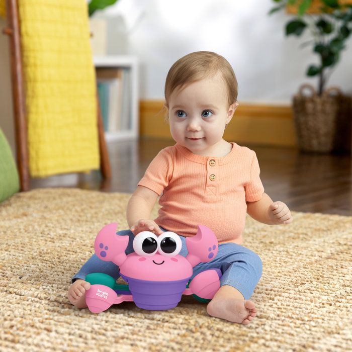 BRIGHT STARTS Jouet bébé 6M+ Crabe musical à poursuivre, jouet de motricité globale et fine, capteurs à obstacle, rose