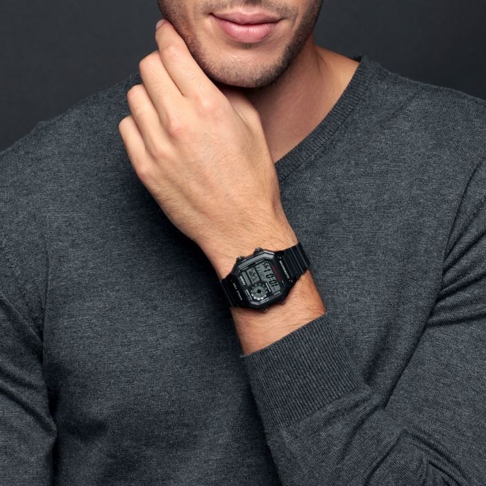 Montre - CASIO - AE-1200WH-1AVEF - Chronographe - Alarme - Résistante a l'eau 10 Bar