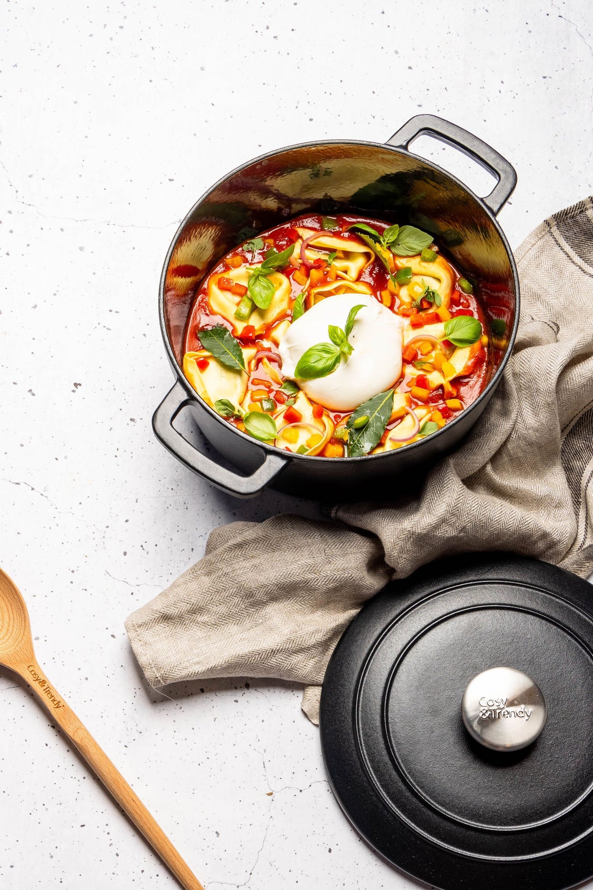 Cocotte avec couvercle - COSY & TRENDY - FONTESTIC - Fonte émaillée- Ø24 cm - 4,6 L - Tous feux dont induction - Noir