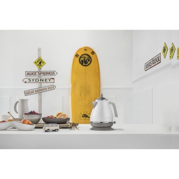 Bouilloire DELONGHI ICONA CAPITALS - 1,7L - Acier inoxydable - Base amovible et pivotante 360∞ - Filtre anticalcaire - Blanc