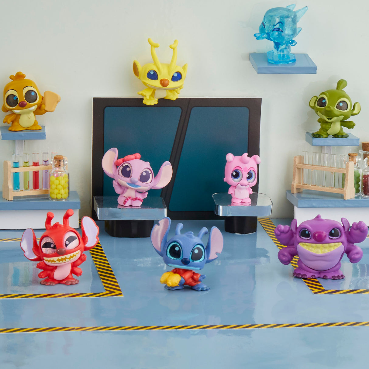 Doorables Stitch Coffret collector, Doorables Disney, Figurine a collectionner de 3,8 cm, Des 5 ans