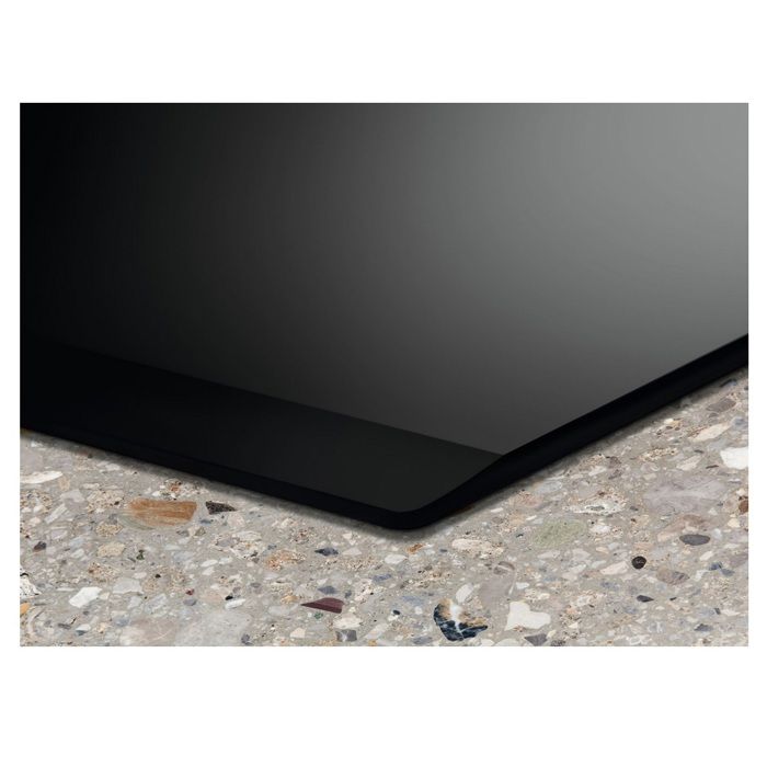 Plaque de cuisson aspirante a induction - ELECTROLUX - 4 foyers - 78 x 52 cm - KCC83443