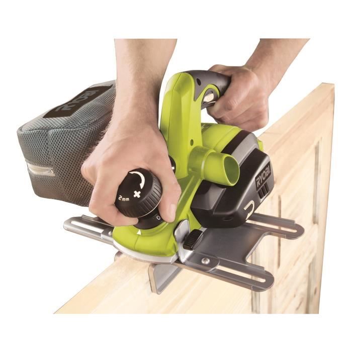 RYOBI - Rabot 750 W - largeur 82 mm - profondeur 2 mm - feuillure de 0-12 mm + 2 fers rÈversibles, 2 guides paralleles - EPN7582NHG