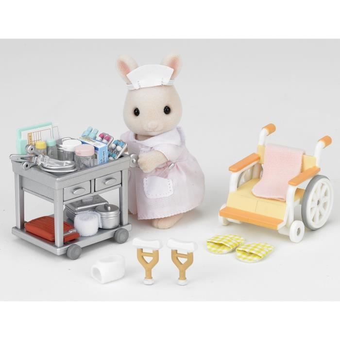 Figurines miniatures - SYLVANIAN FAMILIES - L'infirmiere et accessoires pour soigner et nourrir les patients