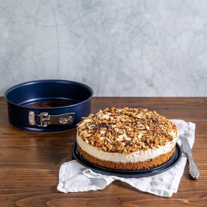 Moule a cakes et moule a manqué - DR oeTKER - Back Liebe - Email - 30 et 26 cm