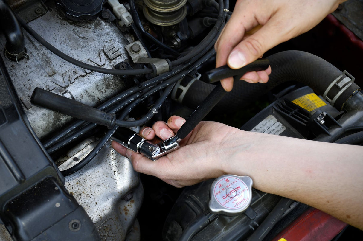 Clé a bougie articulée 3 douilles vehicule essence : 14/16/21mm - AEG - antiglisse - carré d'entraînement et douilles 3/8