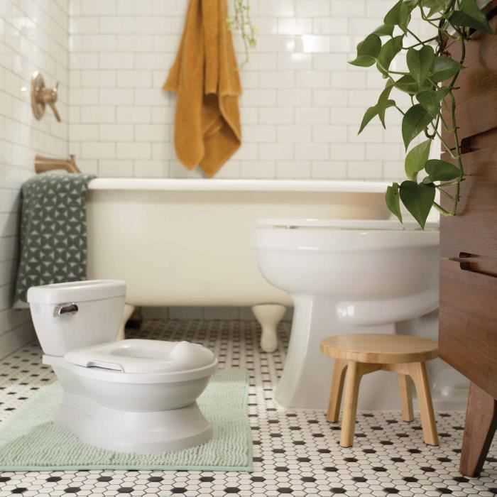 INGENUITY Mini Toilette enfant avec Réducteur de Toilette inclus, Chasse d'eau musicale et rangement lingette intégré blanc