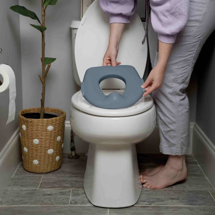 INGENUITY Mini Toilette enfant avec Réducteur de Toilette inclus, Chasse d'eau musicale et rangement lingette intégré Bleu