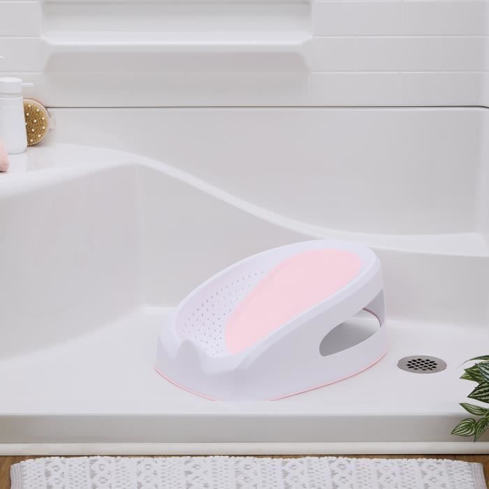INGENUITY Transat de bain bébé fille antidérapant, de 0 a 6 mois ou 9kg, transat perforé pour laisser couler l'eau, Rose