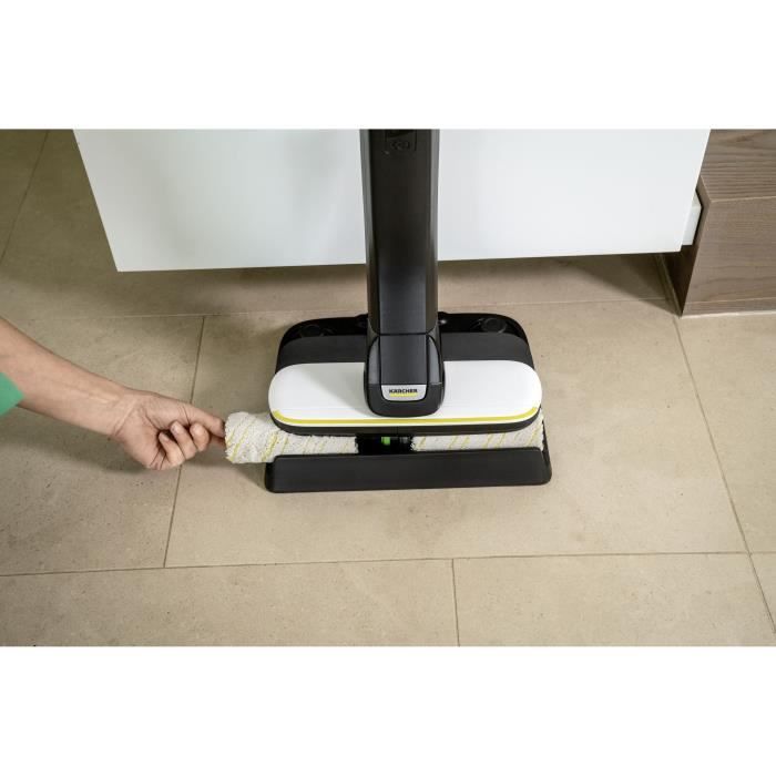 KARCHER FC 4-4 - Nettoyeur de sols - RÈcupere les saletÈs seches et humides en un seul passage - Batteries amovibles / Chargeur Duo