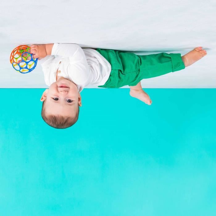 BRIGHT STARS Oball Classic balle flexible, facile a manipuler, jouet d'activité sensorielle, multicolore 0M+