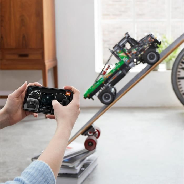 LEGO Technic Le Camion d'Essai 4x4 Mercedes-Benz Zetros 42129 - ContrÙle via Application