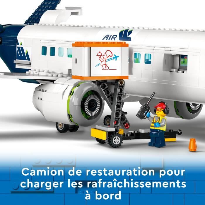 LEGO City 60367 L'Avion de Ligne, Jouet avec Bus de l'Aéroport, Remorqueur, Camion a Bagages et 9 Minifigurines
